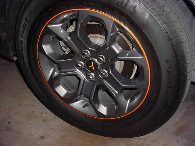 Ford Maverick XLT carbonized 17" wheel, paint flaking off  (Now with pics) DSC07421