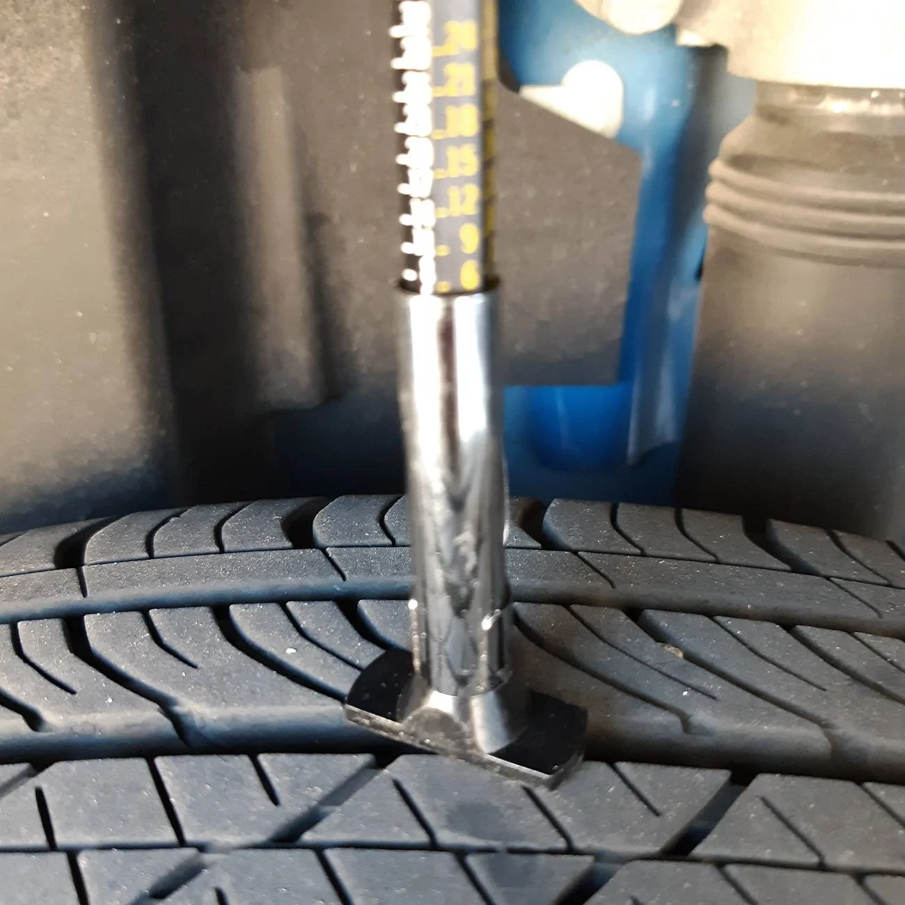 Ford Maverick Factory Continental Tires Already Worn? 20241006_084501