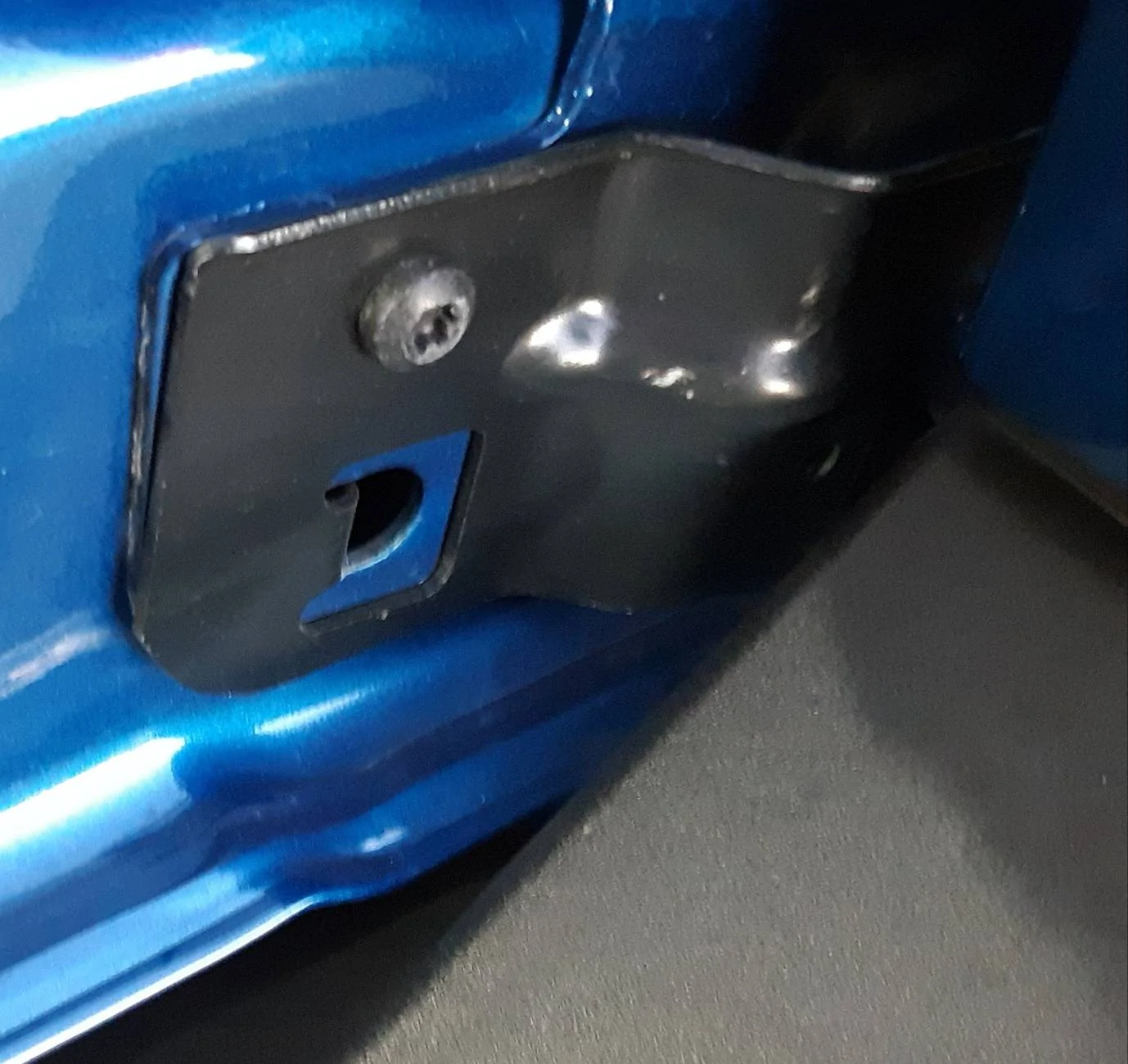 Ford Maverick (Not very) Safety bracket for tailgate 20241015_083001