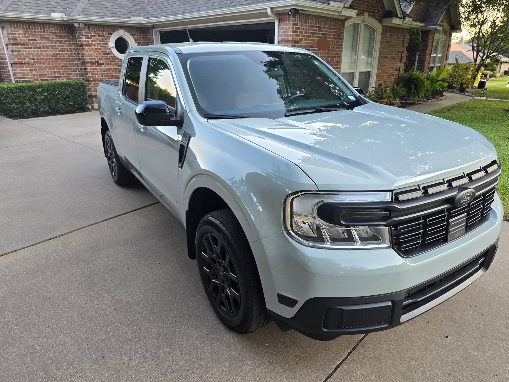 Ford Maverick 2024 Ford Maverick Lariat Hybrid $33500 Mav Front Right