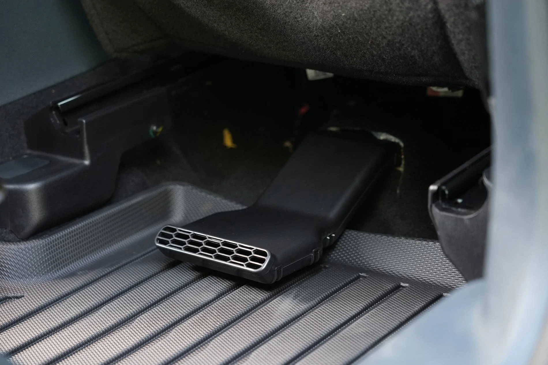 Ford Maverick Mabett Under Seat Vent Deflectors Available Now! DSC06261