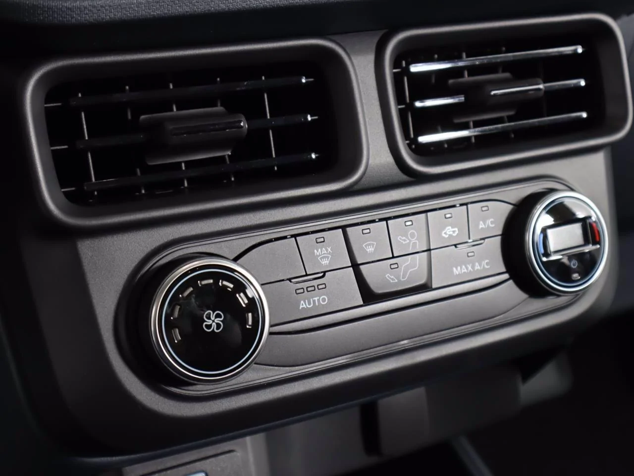 Ford Maverick Is the XL climate control really manual? New-2022-Ford-Maverick-XL-ID5128045289-aHR0cDovL2ltYWdlcy51bml0c2ludmVudG9yeS5jb20vdXBsb2Fkcy