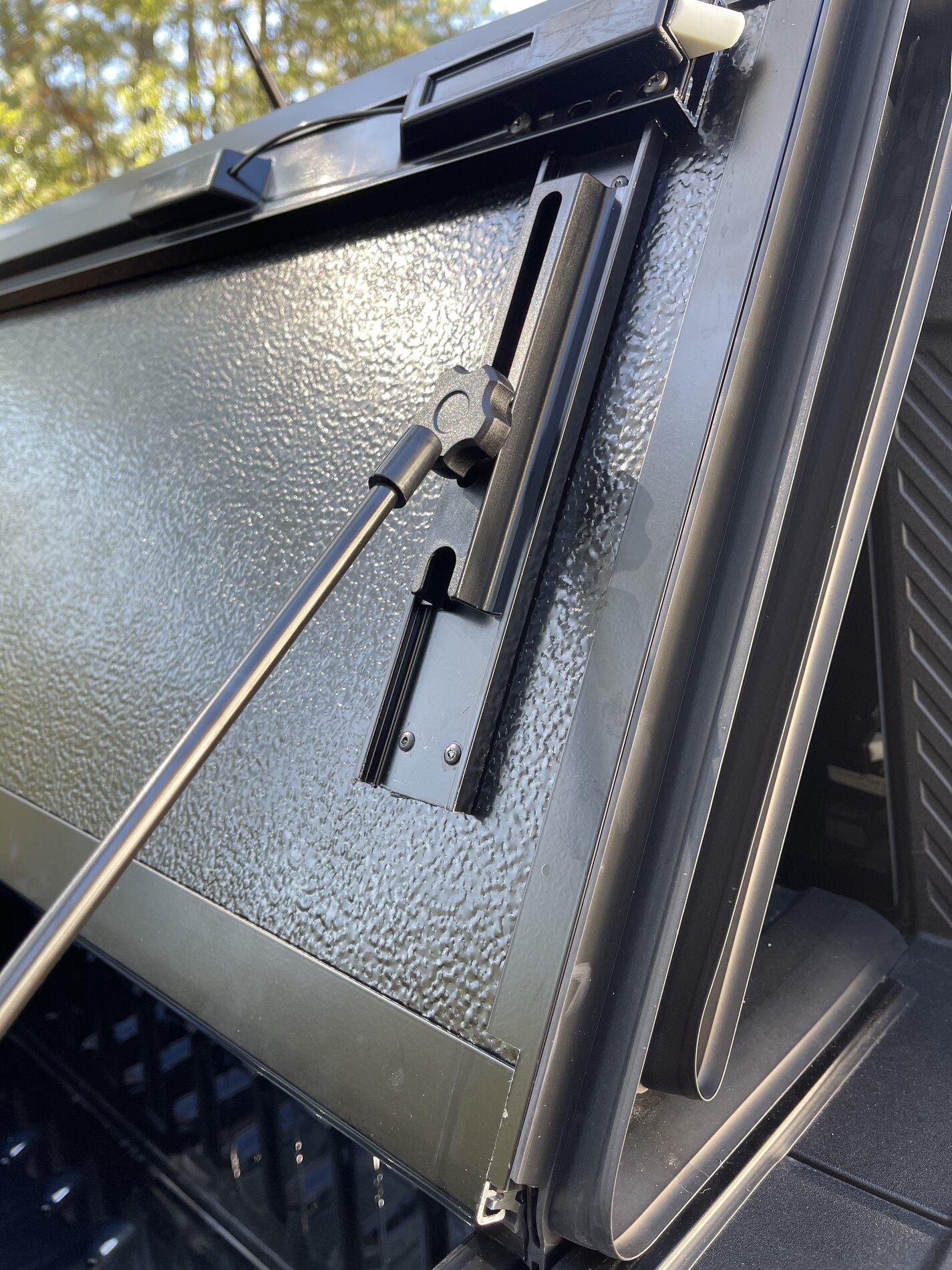 Ford Maverick Tri-fold fitment and prop rod question. 221326D4-ACA6-469C-B679-5360E2033C52
