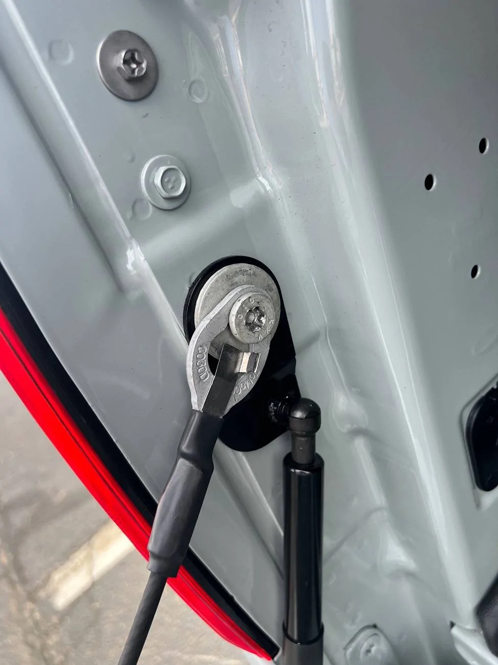 Ford Maverick Tailgate Cable Bolt Part Number needed IMG_2344