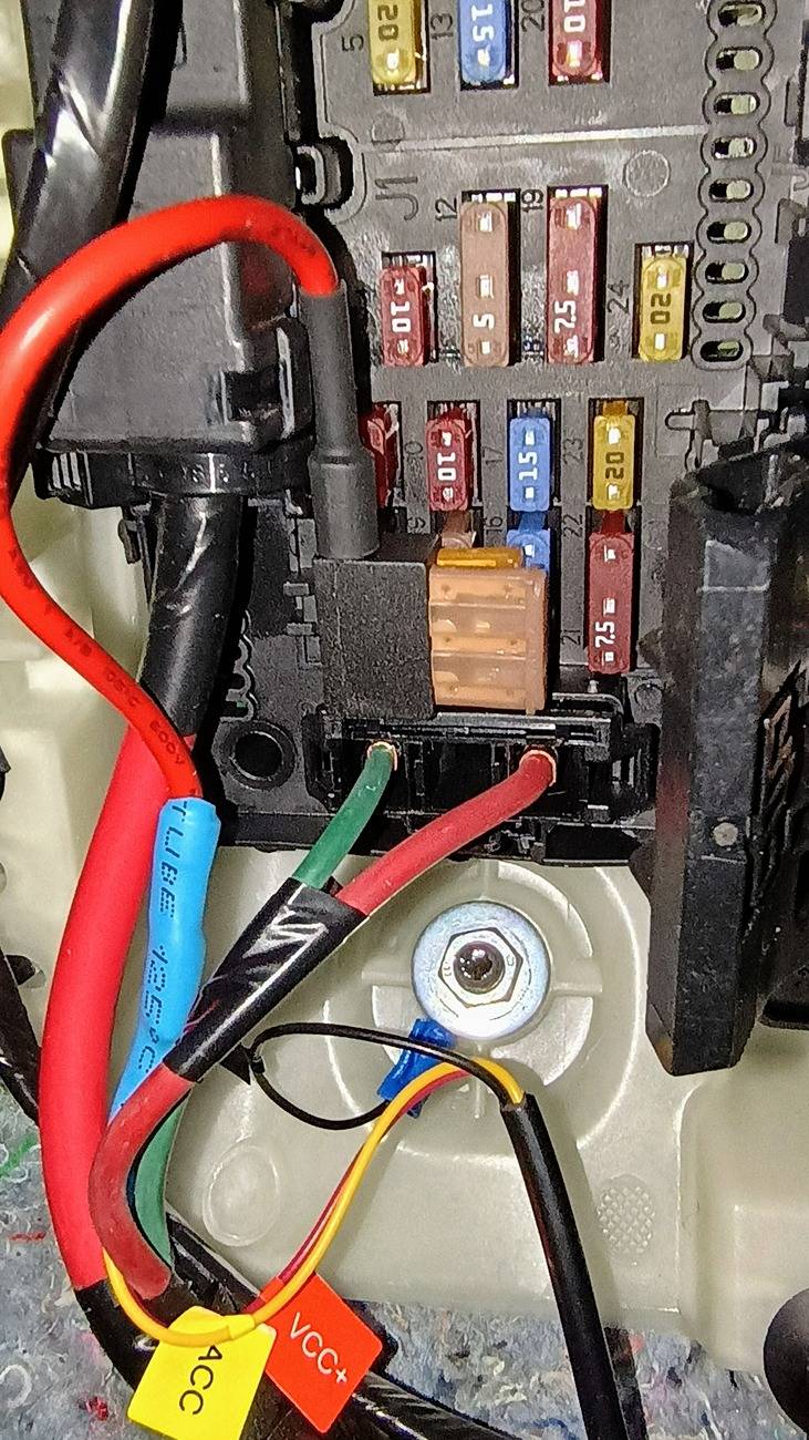 Ford Maverick Best dashcam? Closeup of adapter plugged into Fuse 1