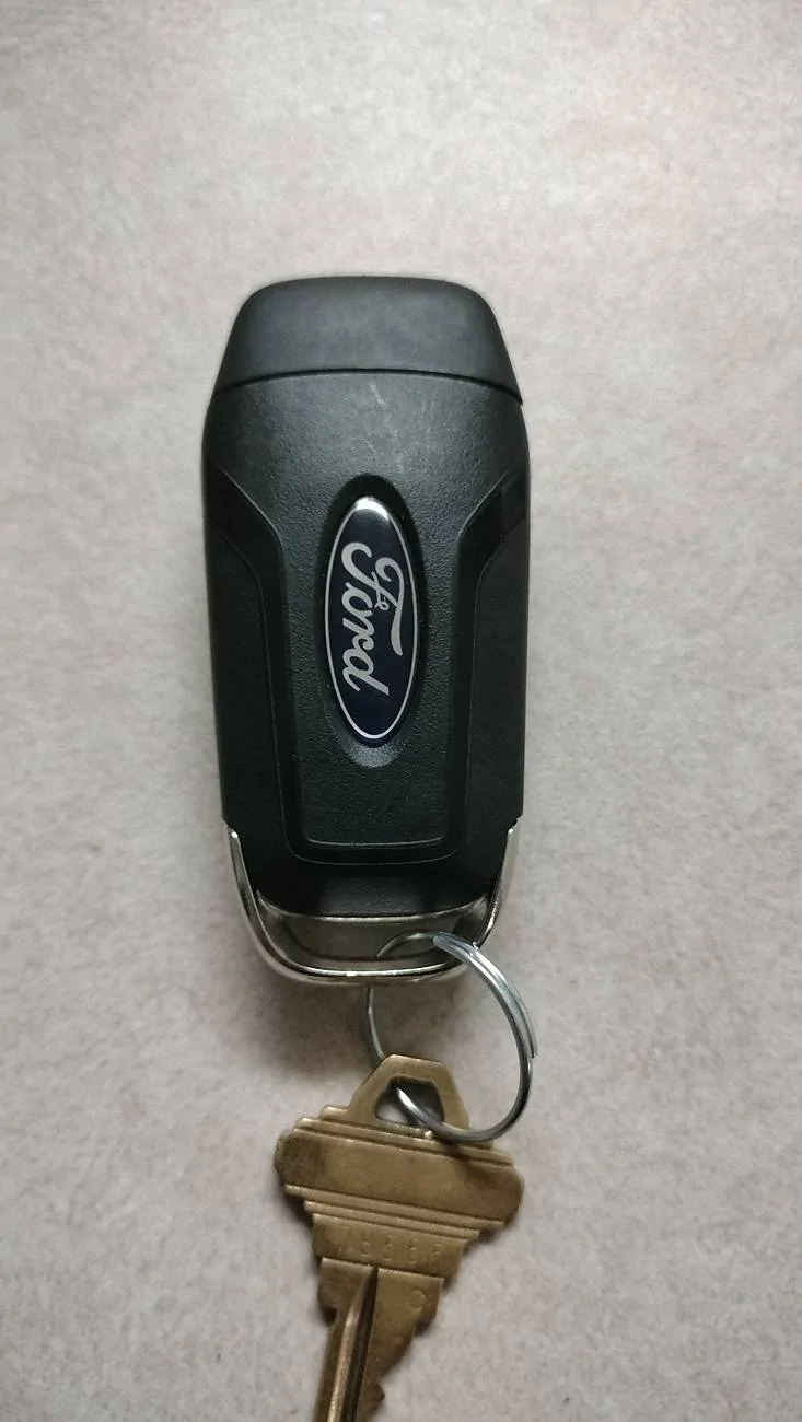 Ford Maverick Remove panic button from Maverick key fob (DIY how-to disassemble) IMG20241107224819