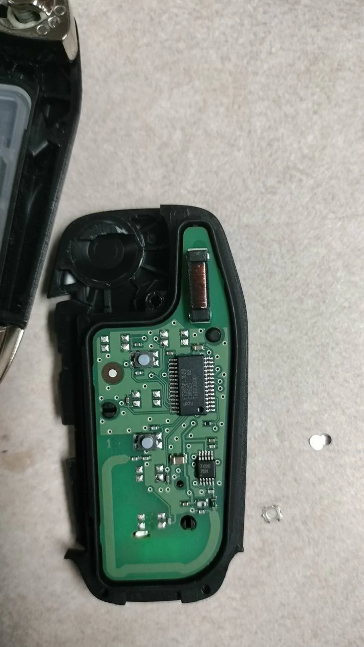 Ford Maverick Remove panic button from Maverick key fob (DIY how-to disassemble) IMG20241107225330~2