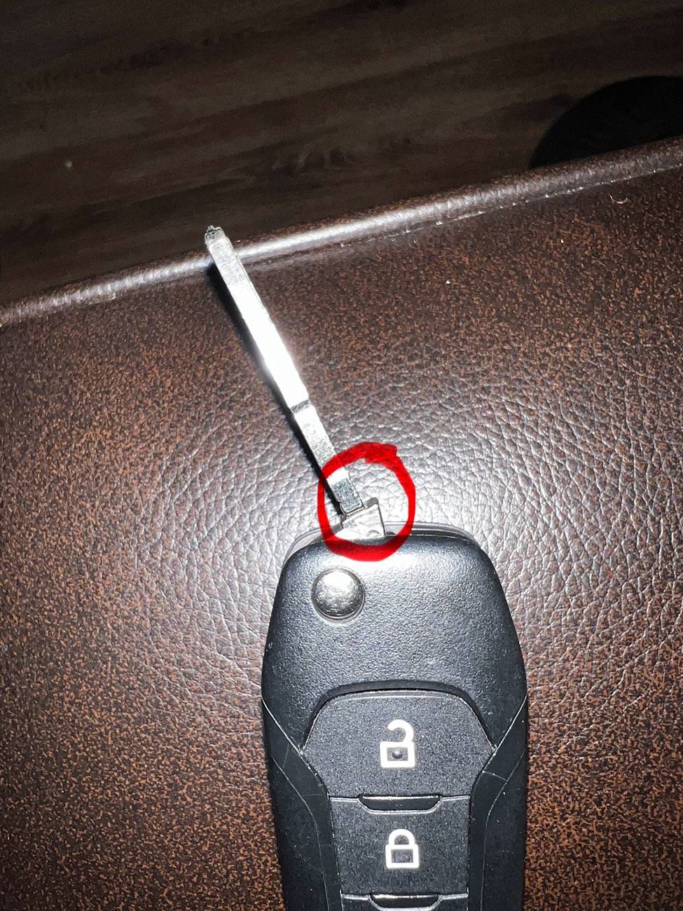 Ford Maverick Switchblade Key Sticks When Unfolding IMG_1281