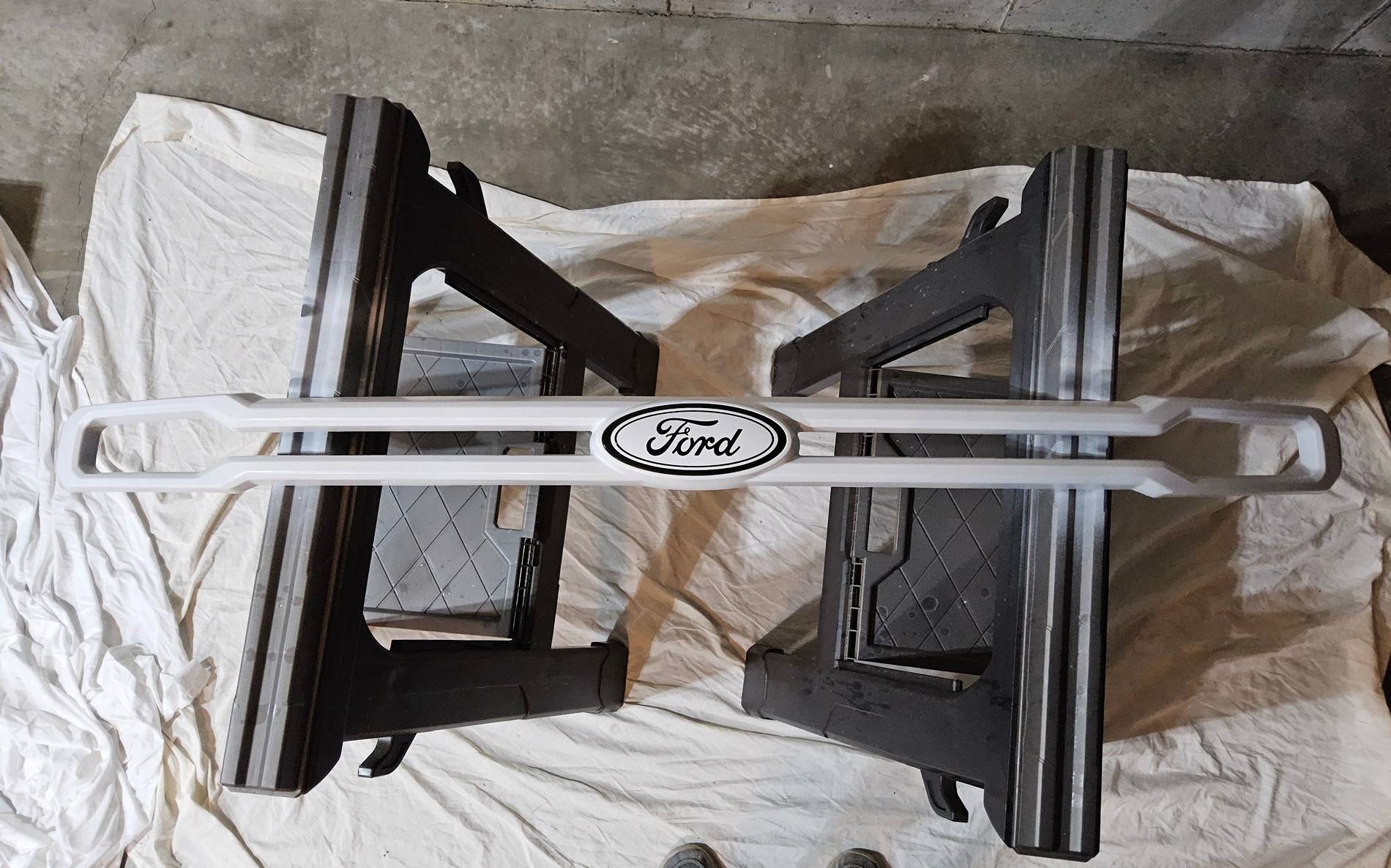 Ford Maverick Front Grill Piece Removal 20240906_220241