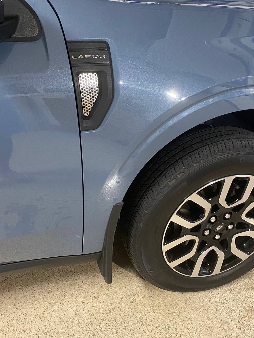 Ford Maverick Side air vent front fender 2024 Lariat Azure gray IMG_9504