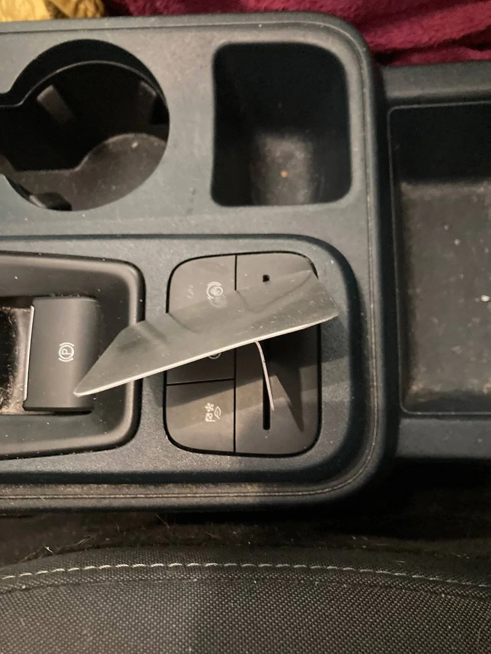 Ford Maverick Slot in console/cover plate IMG_0800