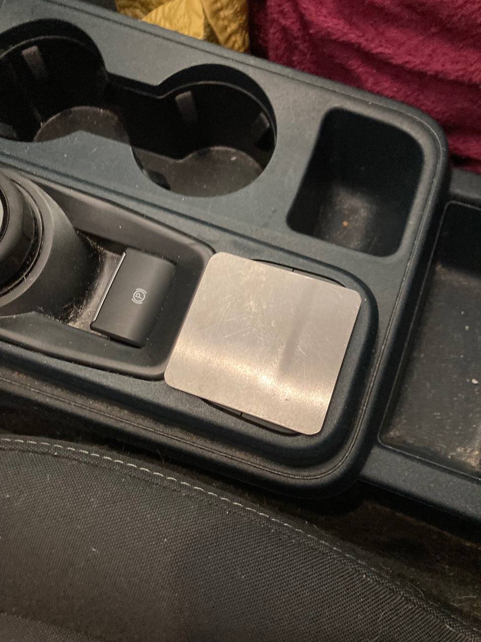 Ford Maverick Slot in console/cover plate IMG_0801