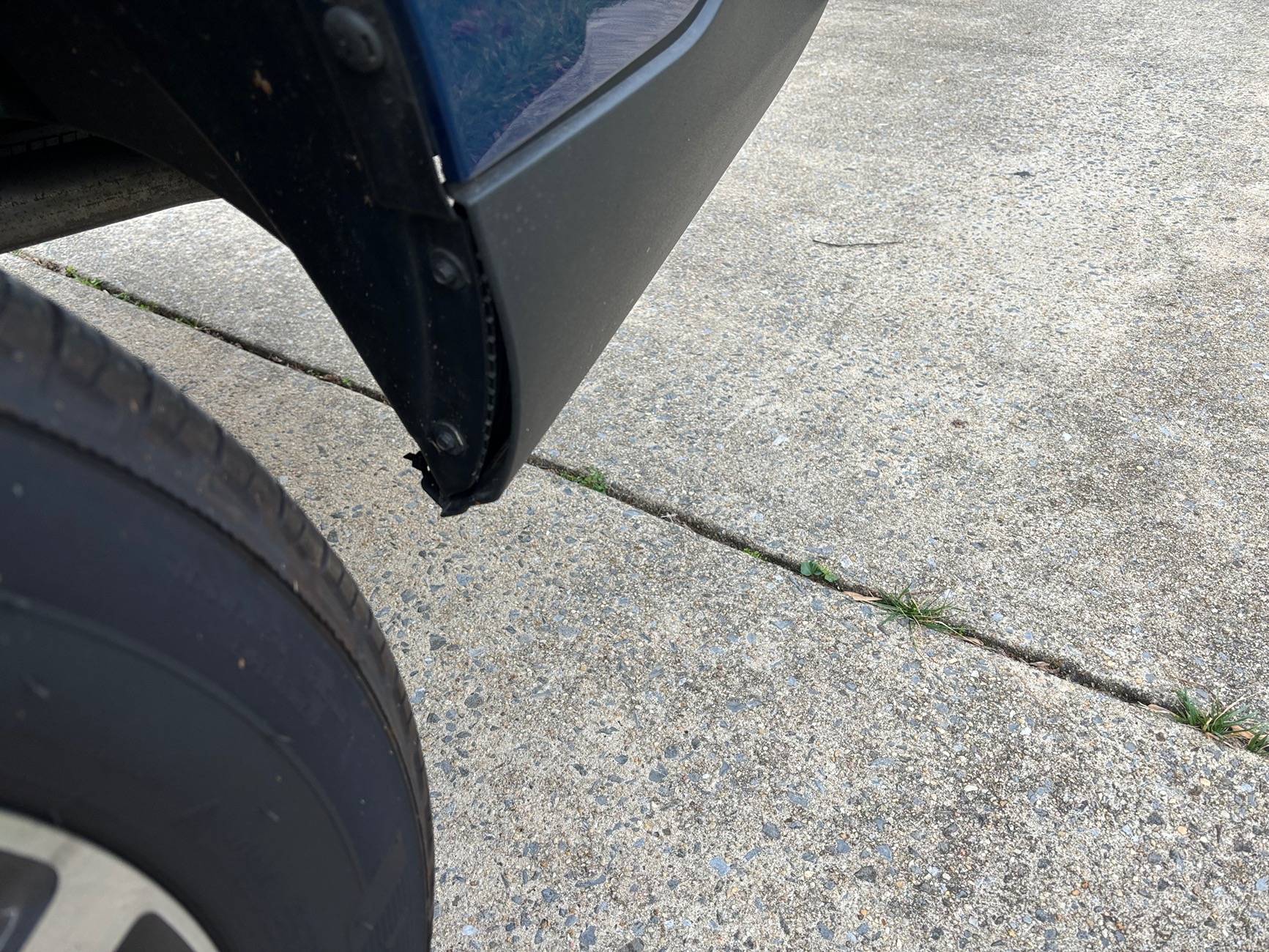 Ford Maverick Rear bumper - Is it broken? Can it be fixed? IMG_1996
