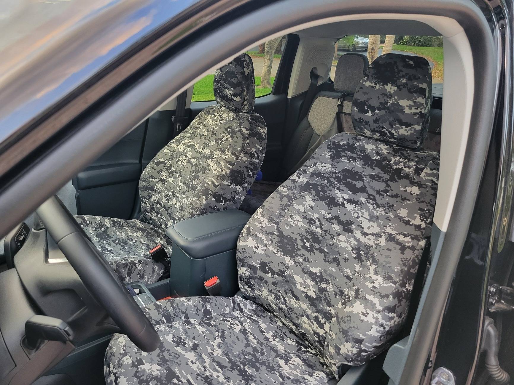 Ford Maverick Maverick custom fit front seat covers in "urban" camo 20240521_194758