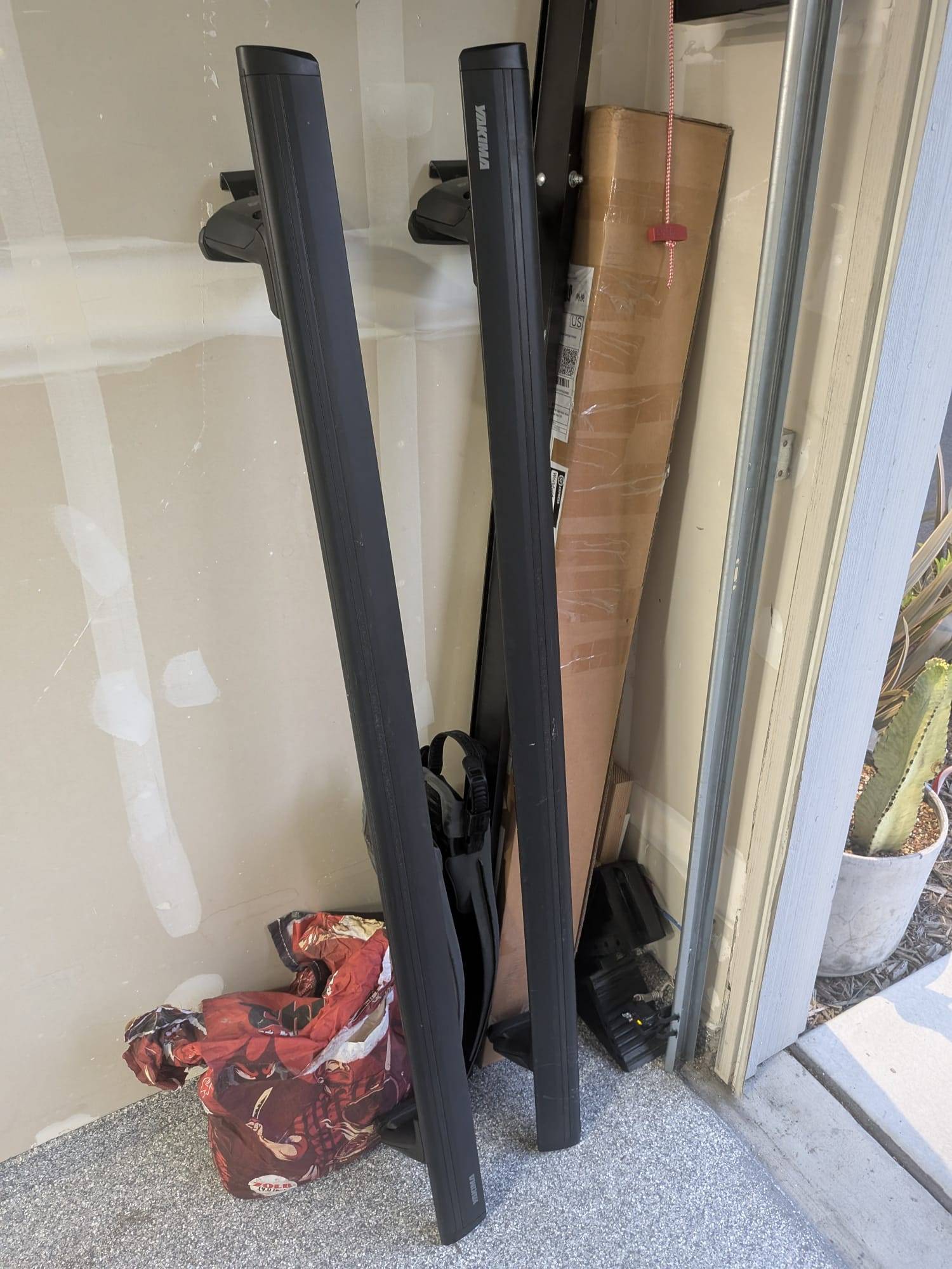 Ford Maverick Yakima OEM Roof Rack with key WhatsApp Image 2024-12-03 at 17.56.00