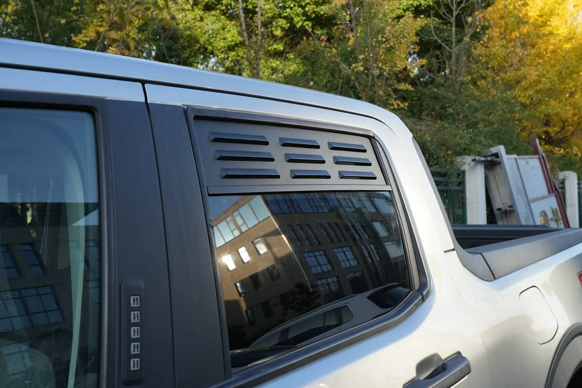 Ford Maverick Mabett | Rear Window Vent Just Launched – Drive in Comfort with Fresh Air Every Mile! DSC00383