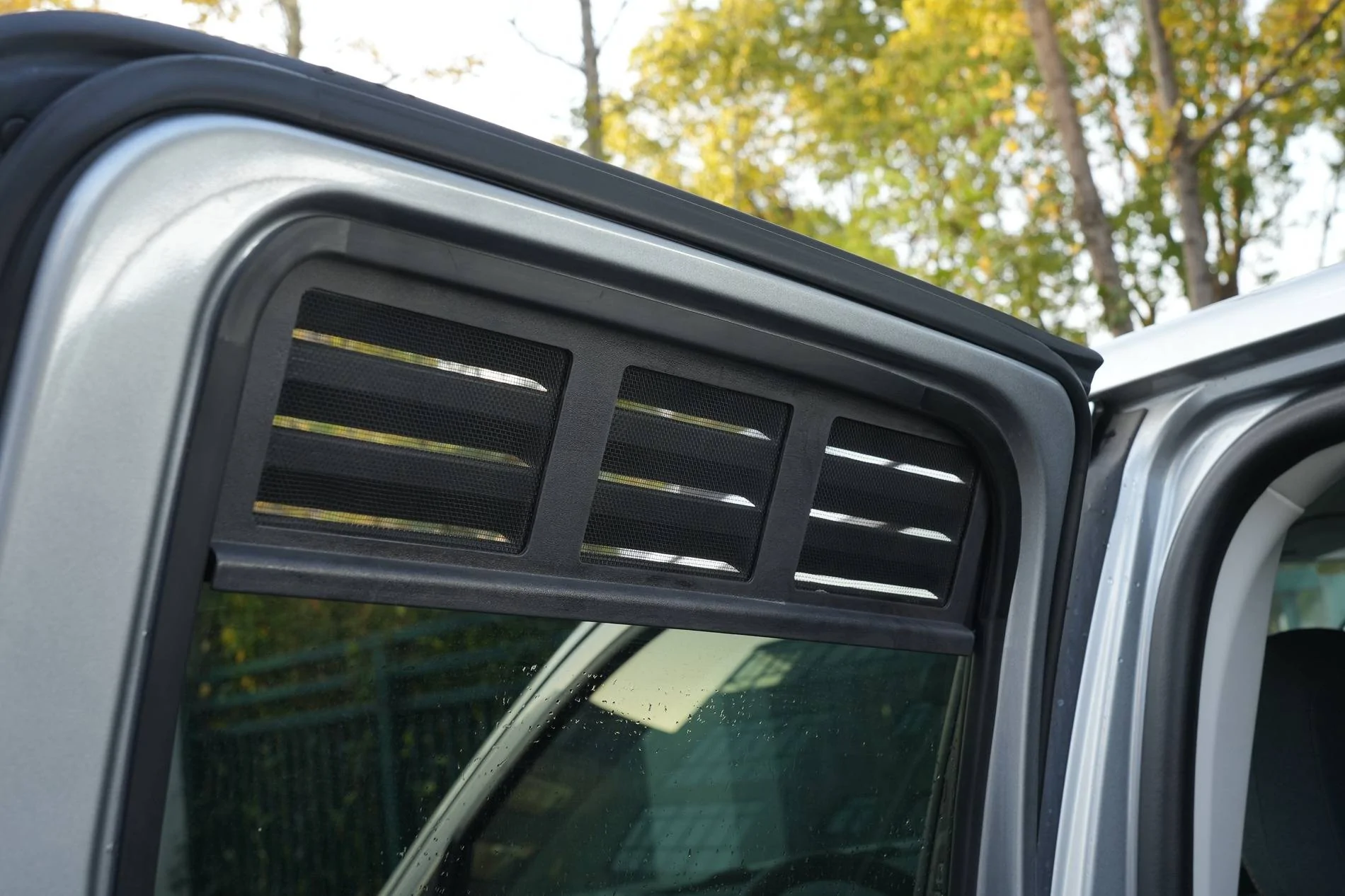 Ford Maverick Mabett | Rear Window Vent Just Launched – Drive in Comfort with Fresh Air Every Mile! DSC00706