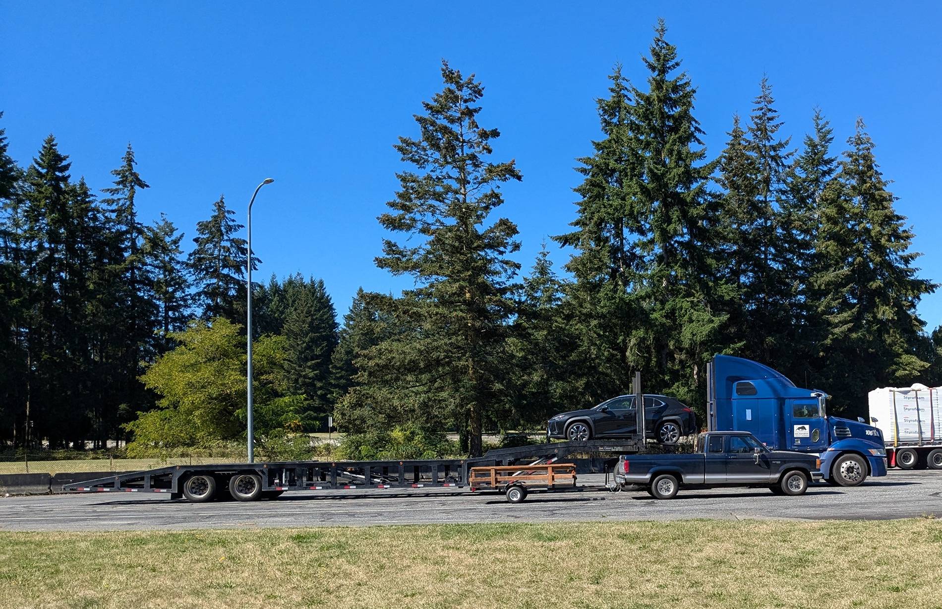Ford Maverick Post your Maverick next to ridiculously large trucks - photos thread Ranger semi