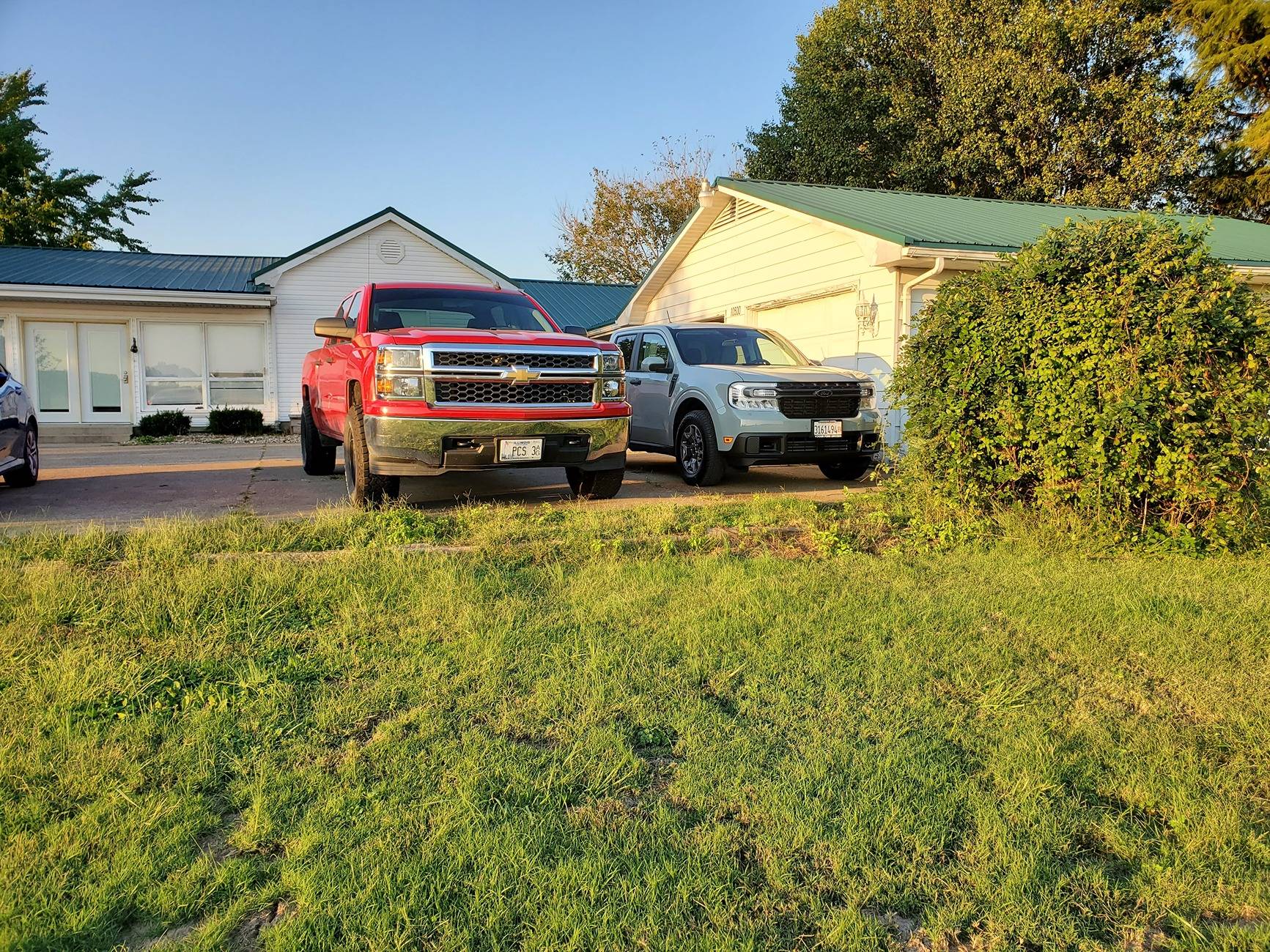 Ford Maverick Post your Maverick next to ridiculously large trucks - photos thread 20211010_174022