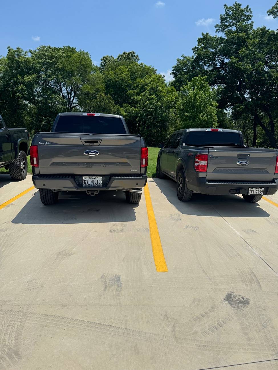 Ford Maverick Post your Maverick next to ridiculously large trucks - photos thread IMG_1102