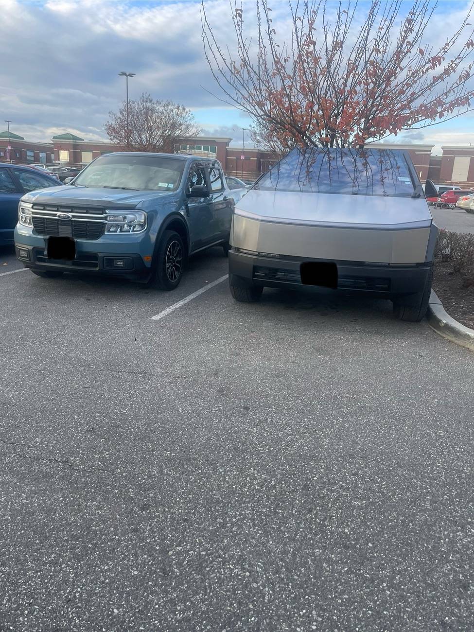 Ford Maverick Post your Maverick next to ridiculously large trucks - photos thread IMG_5385