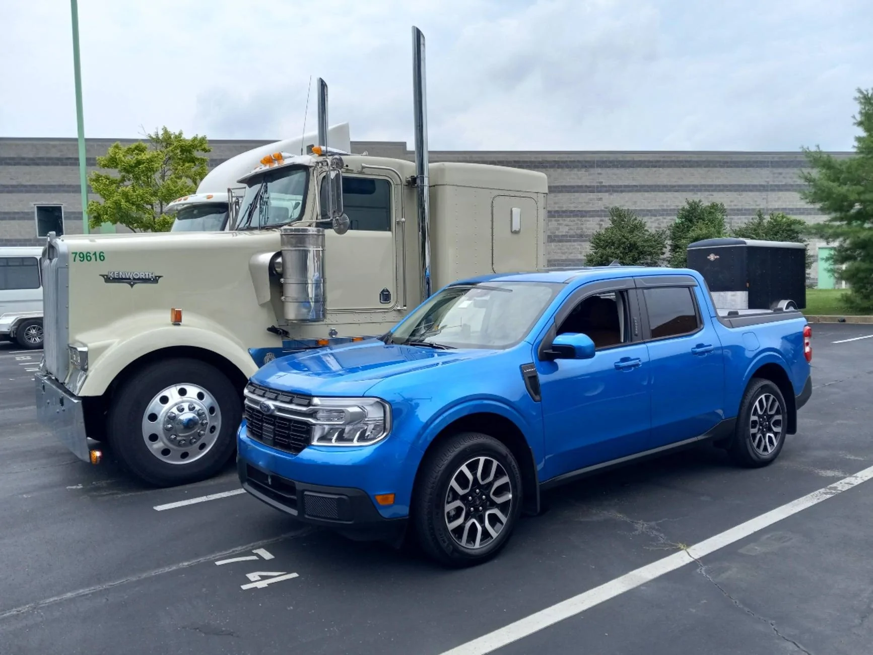 Ford Maverick Post your Maverick next to ridiculously large trucks - photos thread 20220717_152236