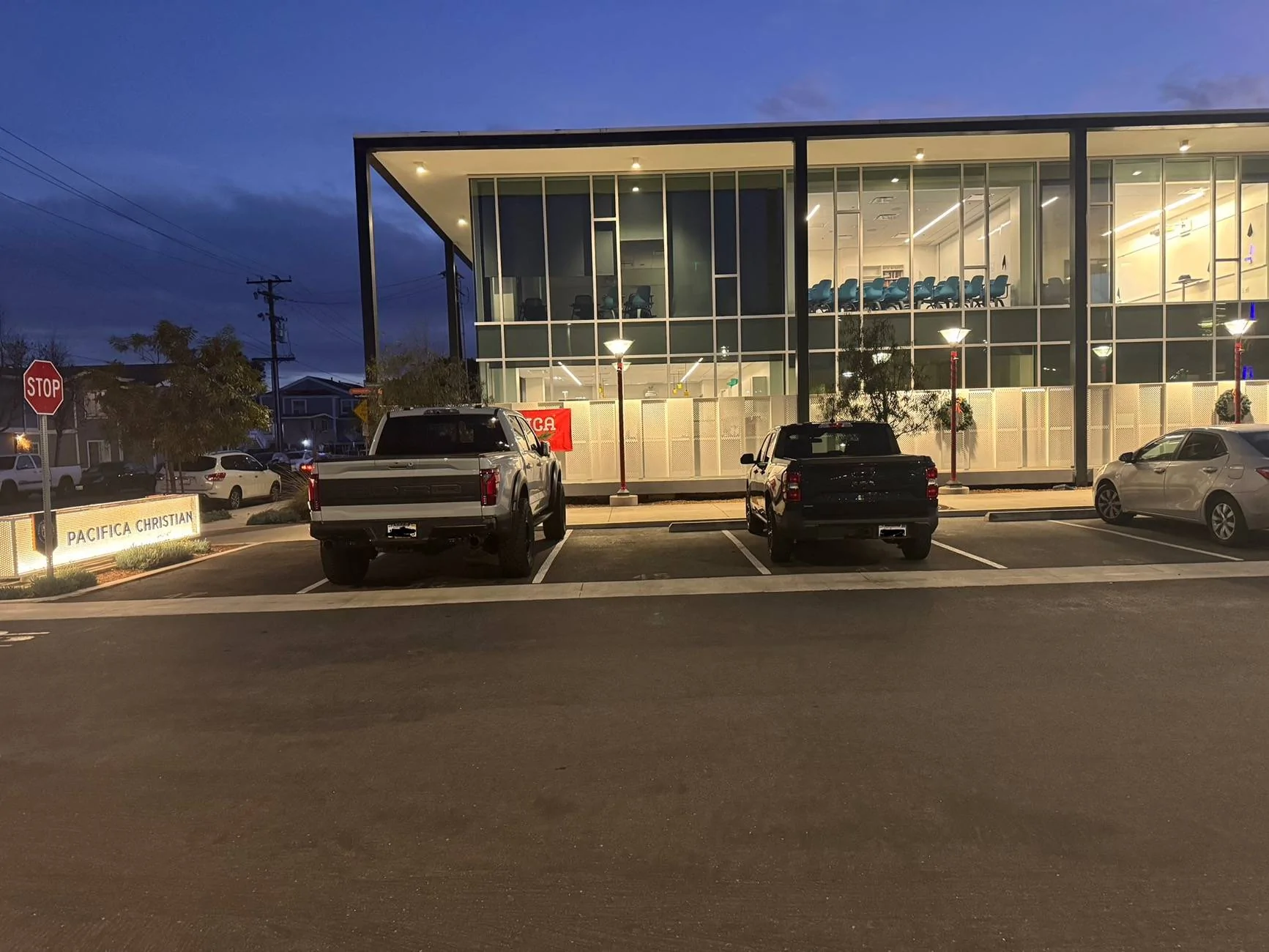 Ford Maverick Post your Maverick next to ridiculously large trucks - photos thread IMG_2559