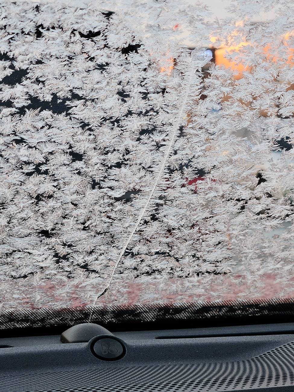 Ford Maverick Windshield crack! 1000005165