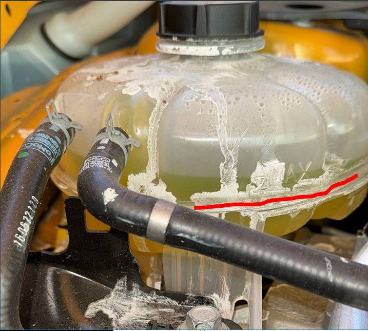 Ford Maverick 2022 Lariat AWD - Coolant reservoir issue😱 reservoir.JPG