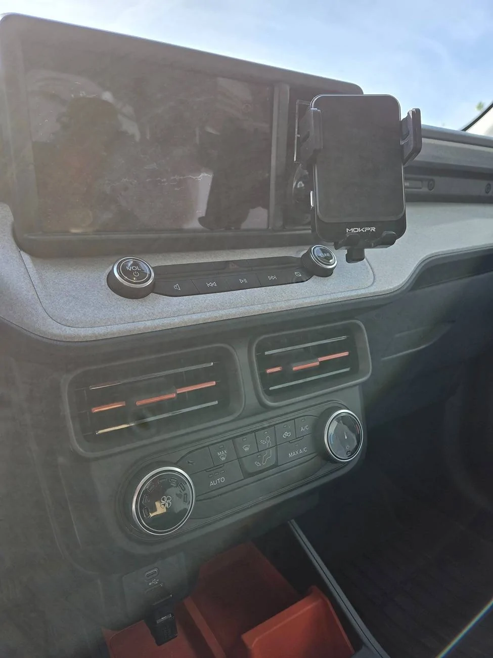 Ford Maverick My Wireless Charging Solution for Ford Maverick Hybrid XLT 1000000722