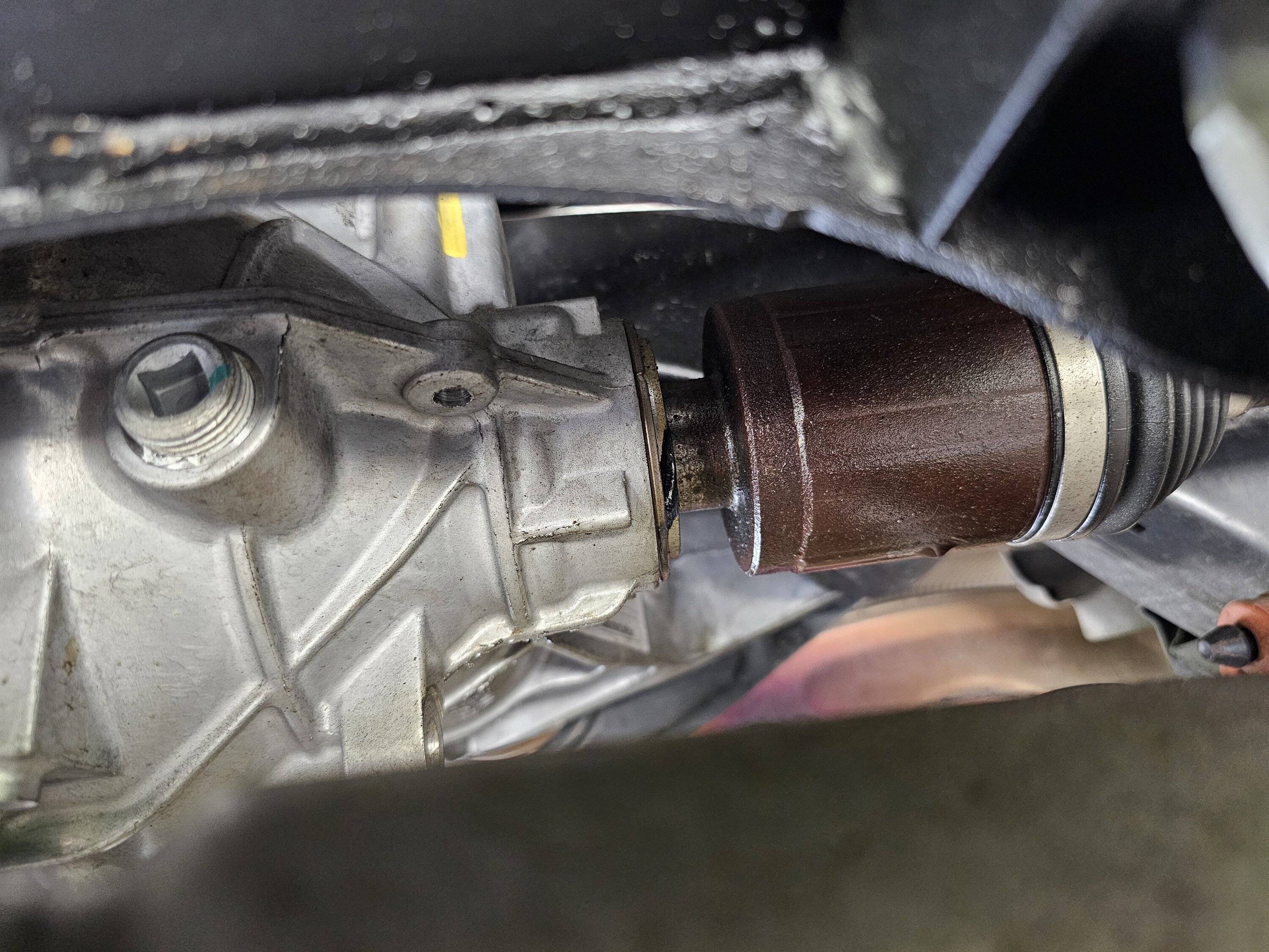 Ford Maverick RDU oil leak... 20241223_115956