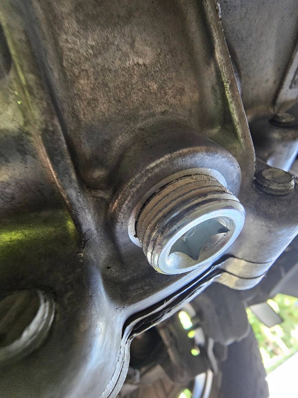 Ford Maverick RDU oil leak... 1000040572