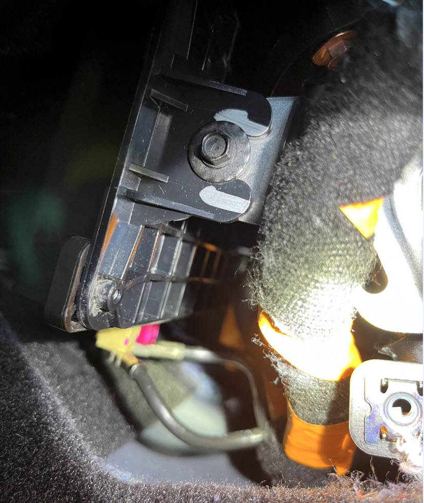 Ford Maverick how to remove telemetric control module TCU fm LH Side of Floor Console w Coax Cables, FAKRA Connectors