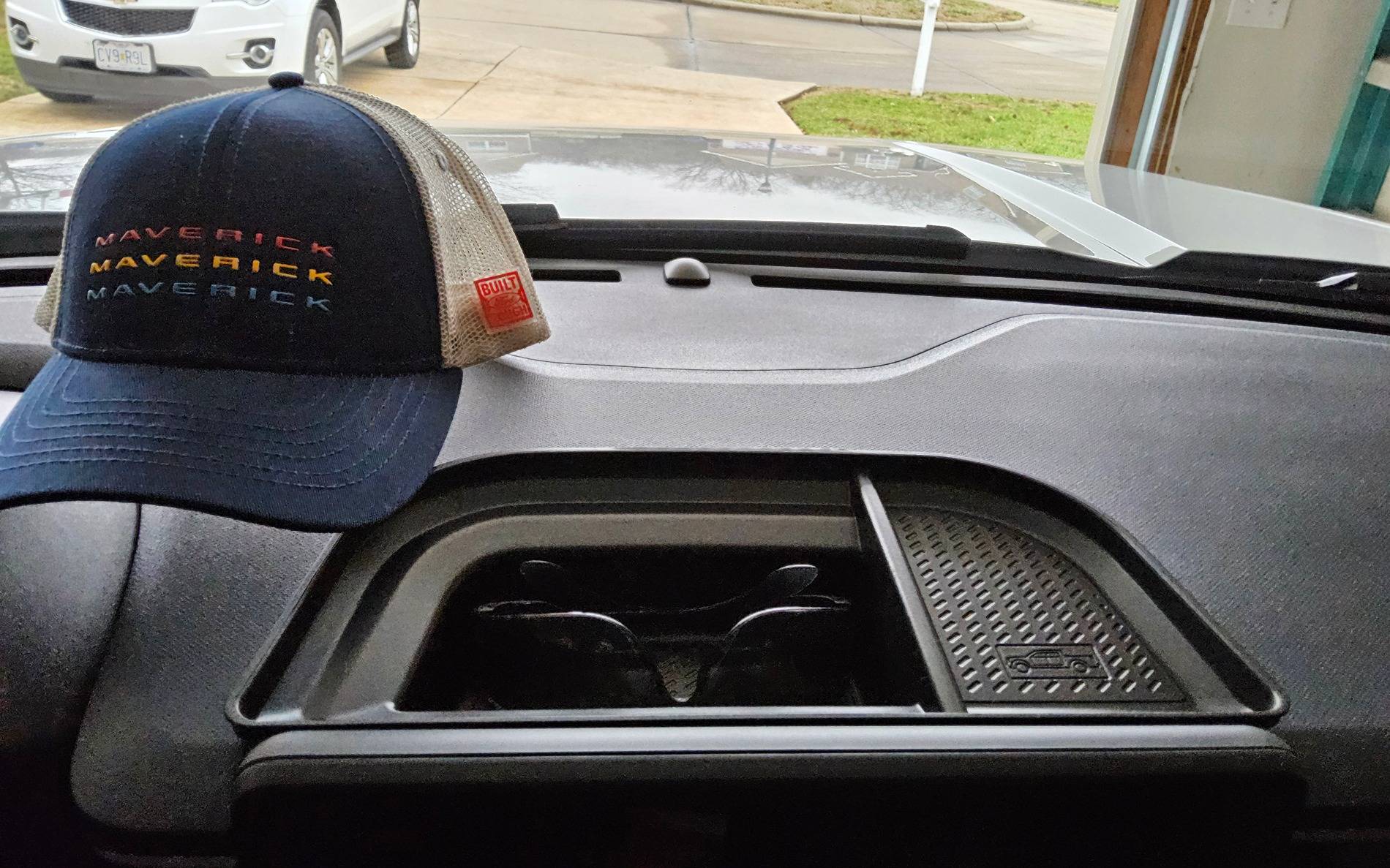 Ford Maverick 2025 dashboard trays for behind the touchscreen 17354145571078459509265108759937
