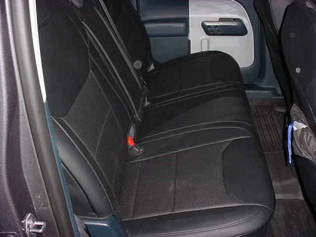 Ford Maverick front seat covers DSC08074