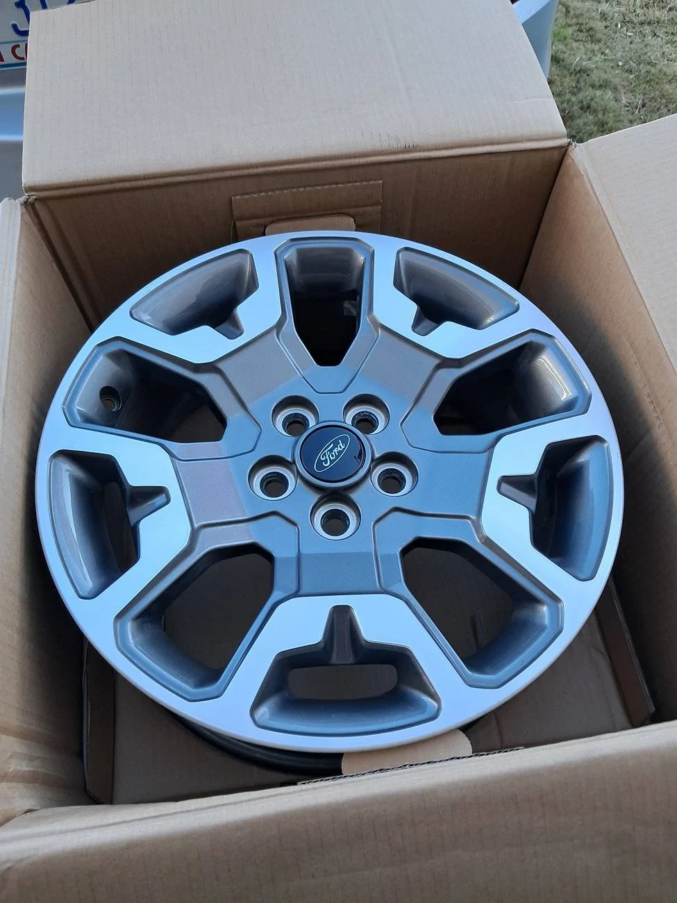Ford Maverick FS - FX4 optional wheels - Machined face w/ carbon gray 20241212_100200