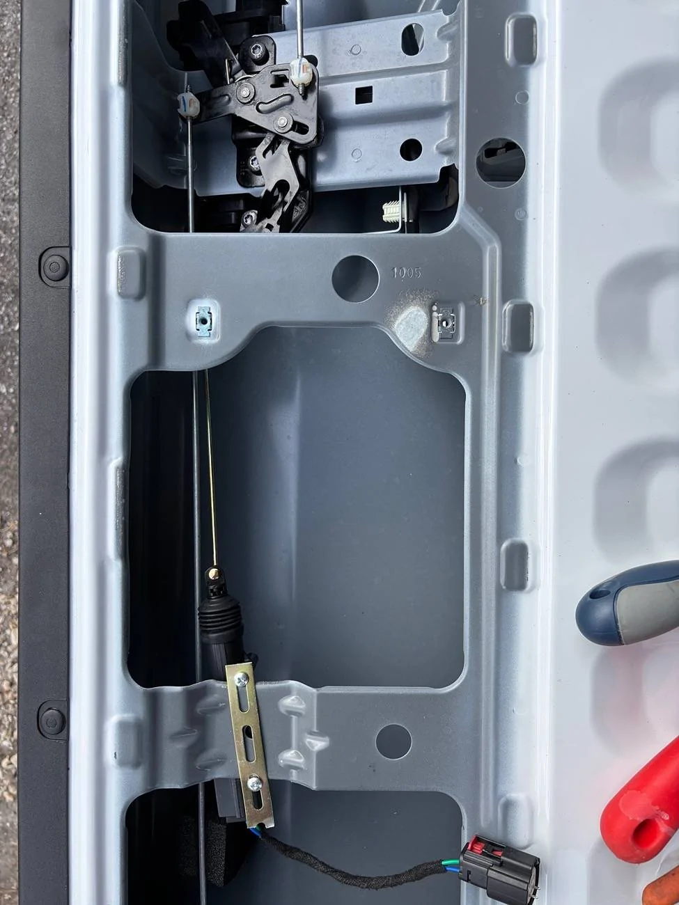 Ford Maverick DIY Tailgate Power Lock using Control/Actuator from Ranger IMG_2474