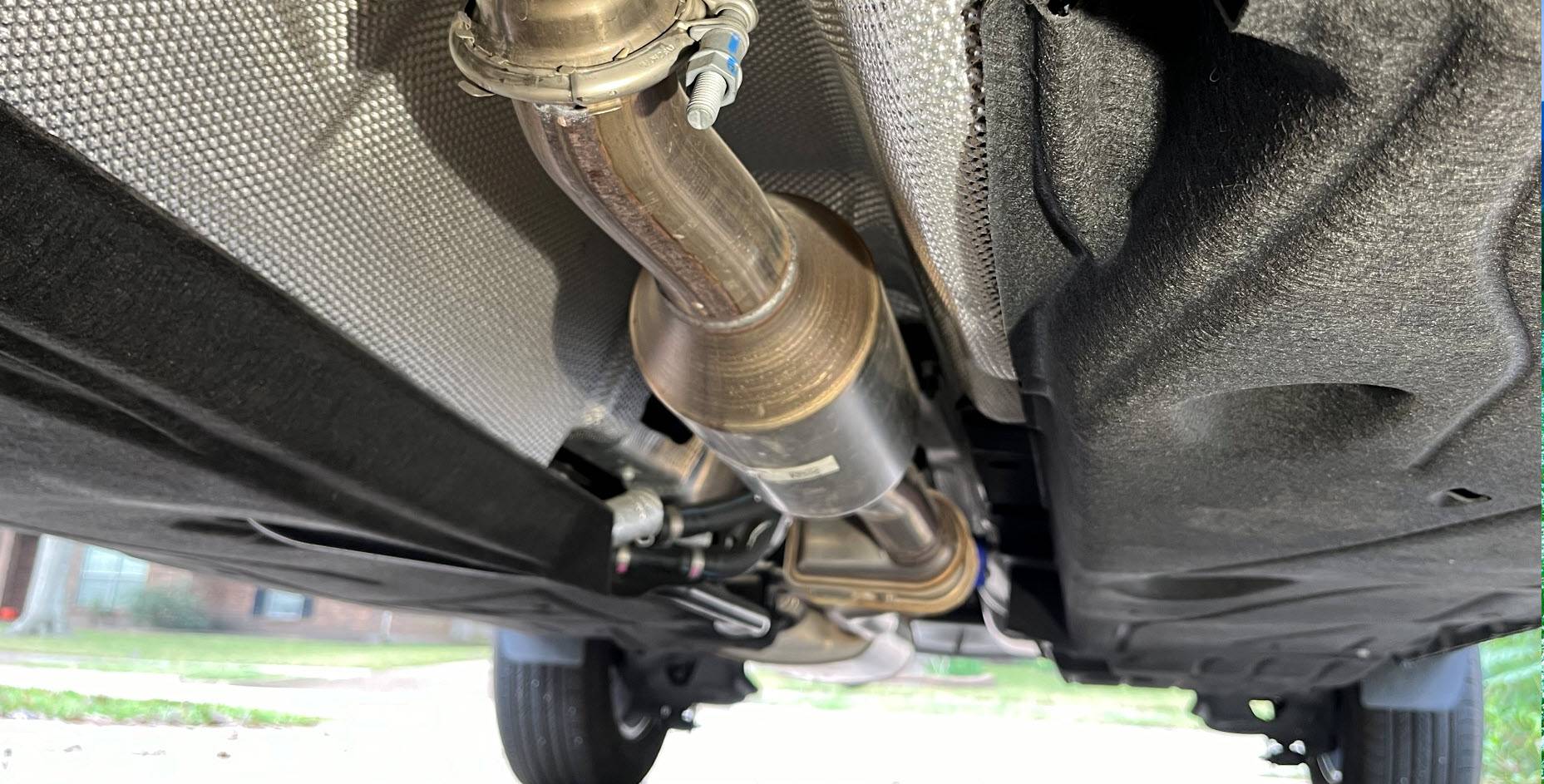 Ford Maverick Maverick Lariat Hybrid 2024 undercarriage damaged Undercarriage w 2nd Cat, Heat Exchanger, Splash Shields 2023 2.L Maverick