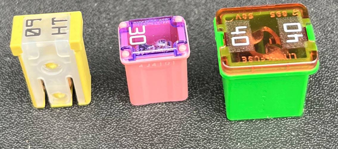 Ford Maverick 8 different types of fuses 60A HT MCASE+, 30A Low Profile JCASE, 40A Low Profile JCASE