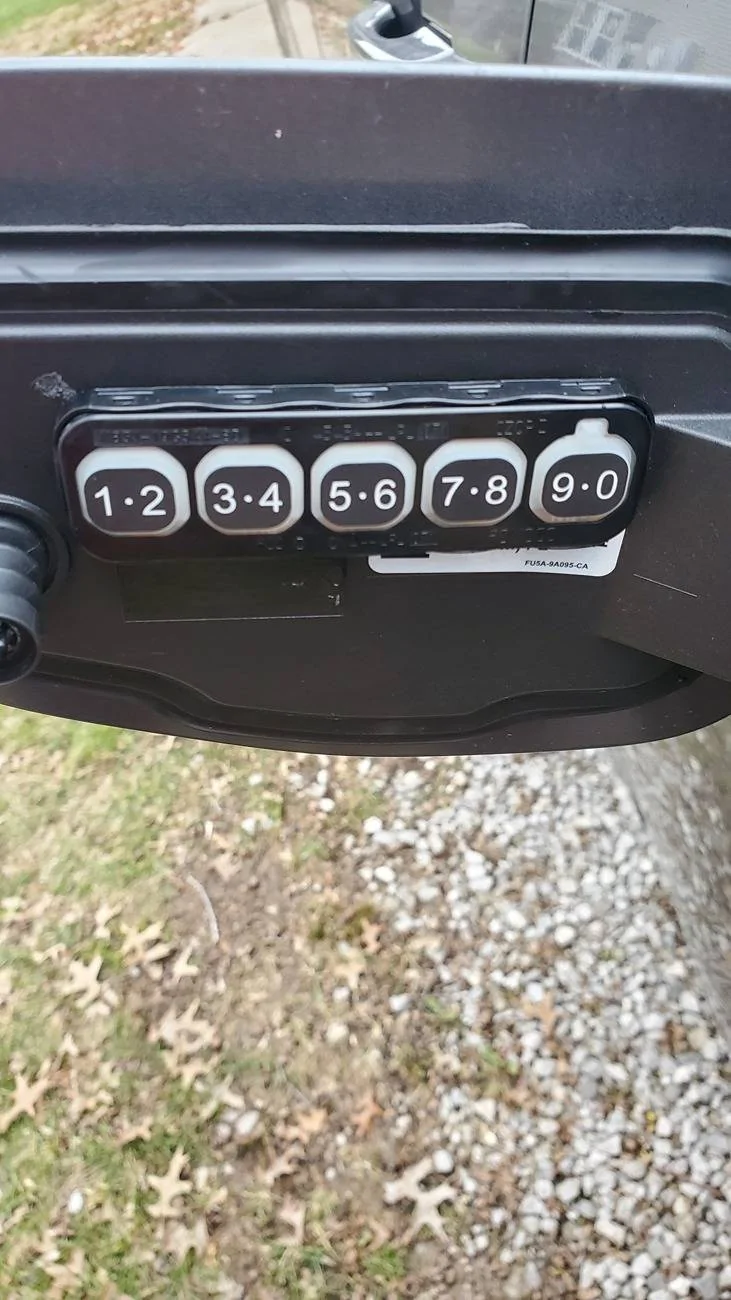 Ford Maverick How long should the battery of the combination keypad last? 20241224_155634