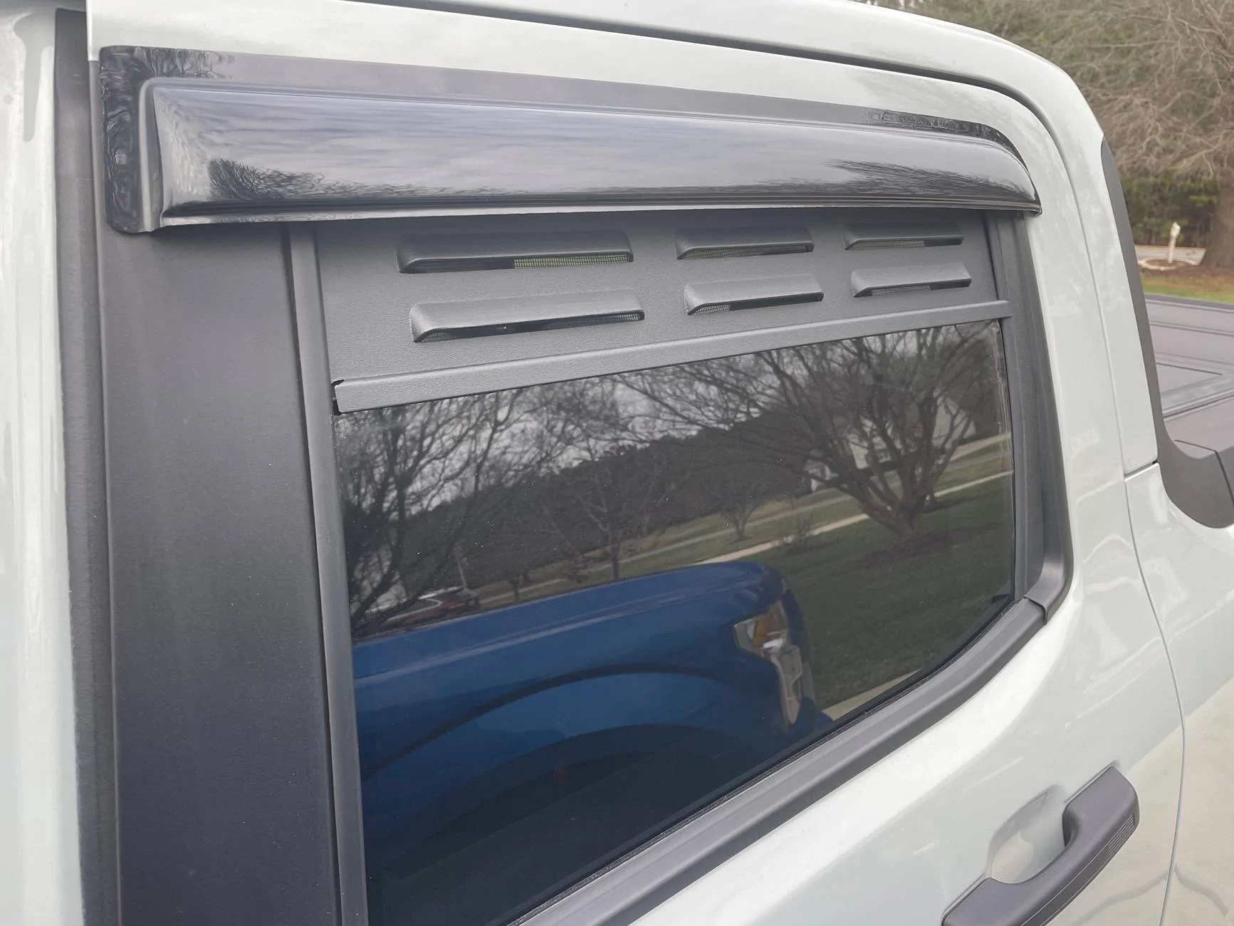 Ford Maverick Mabett rear window vents installed IMG_6466