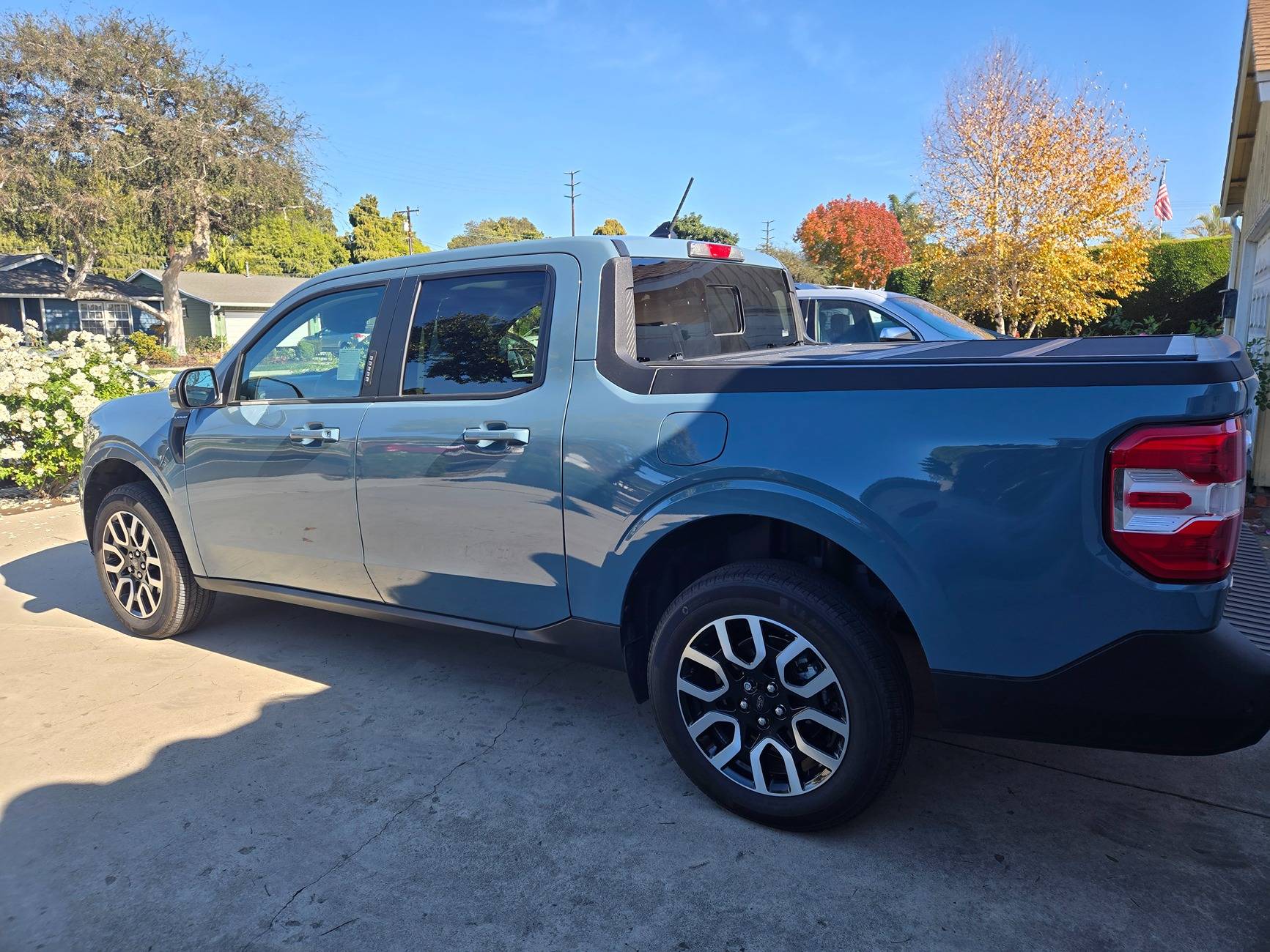 Ford Maverick 2022 Lariat Area 51 vs. 2025 Lariat Azure Grey 20241128_115239