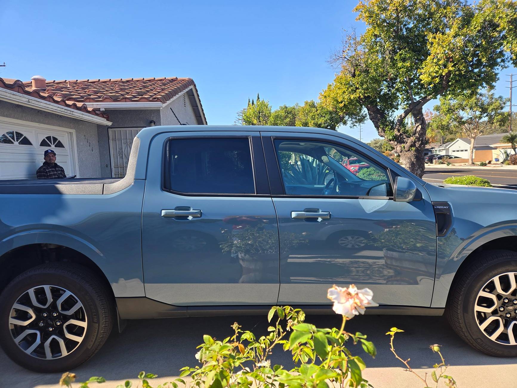 Ford Maverick 2022 Lariat Area 51 vs. 2025 Lariat Azure Grey 20241128_115300