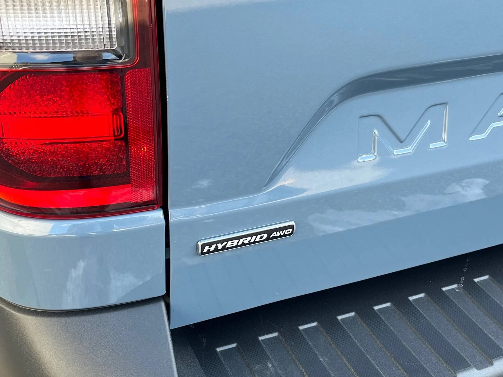 Ford Maverick 2025 Hybrid AWD tailgate emblem. Maverick2025_4