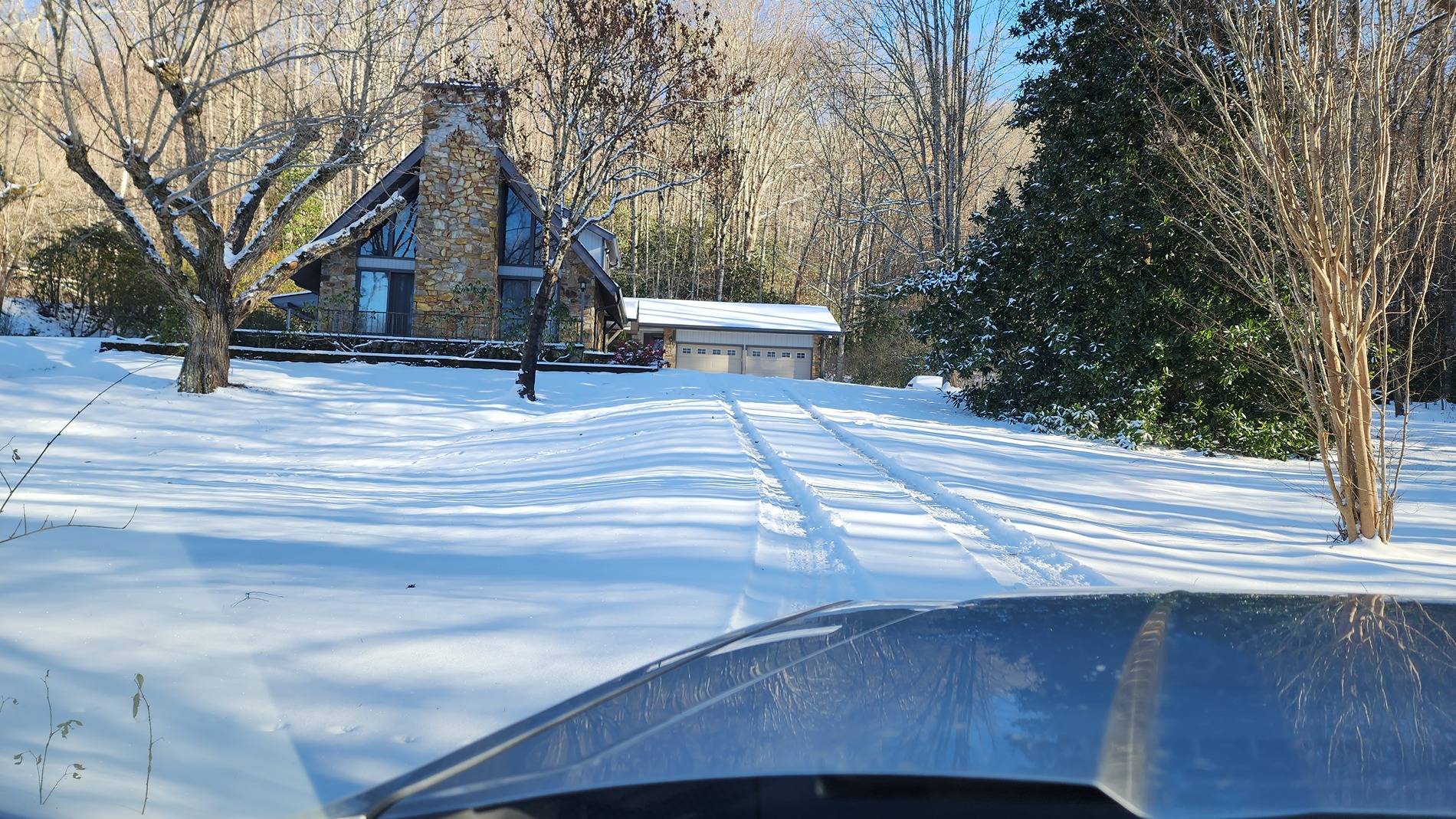 Ford Maverick Ford Maverick > Jeep Wrangler in snow 20250112_153218 (1)