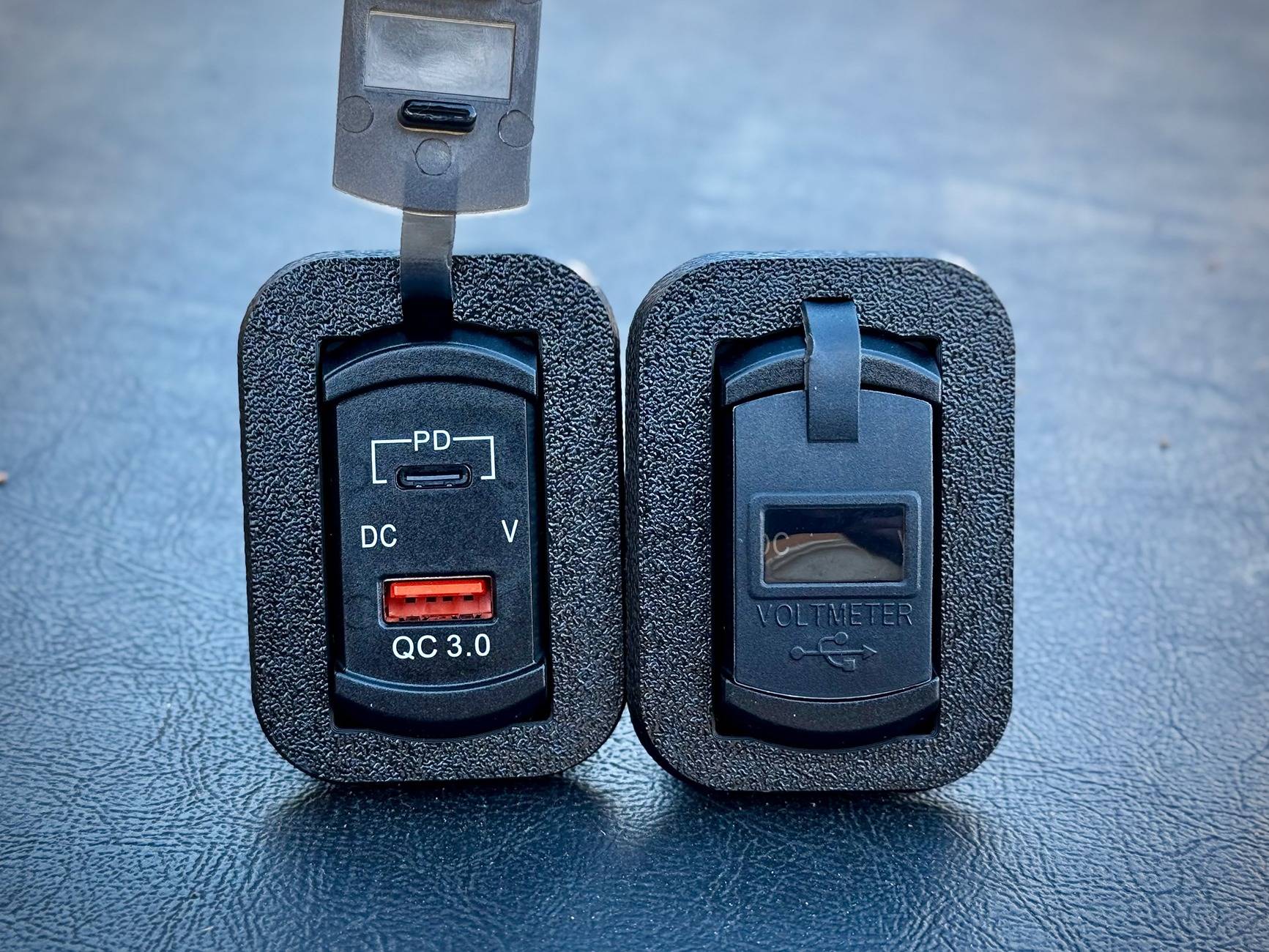 Ford Maverick Plug-N-Play USB Chargers for Flexbed (w/ photos) IMG_0390