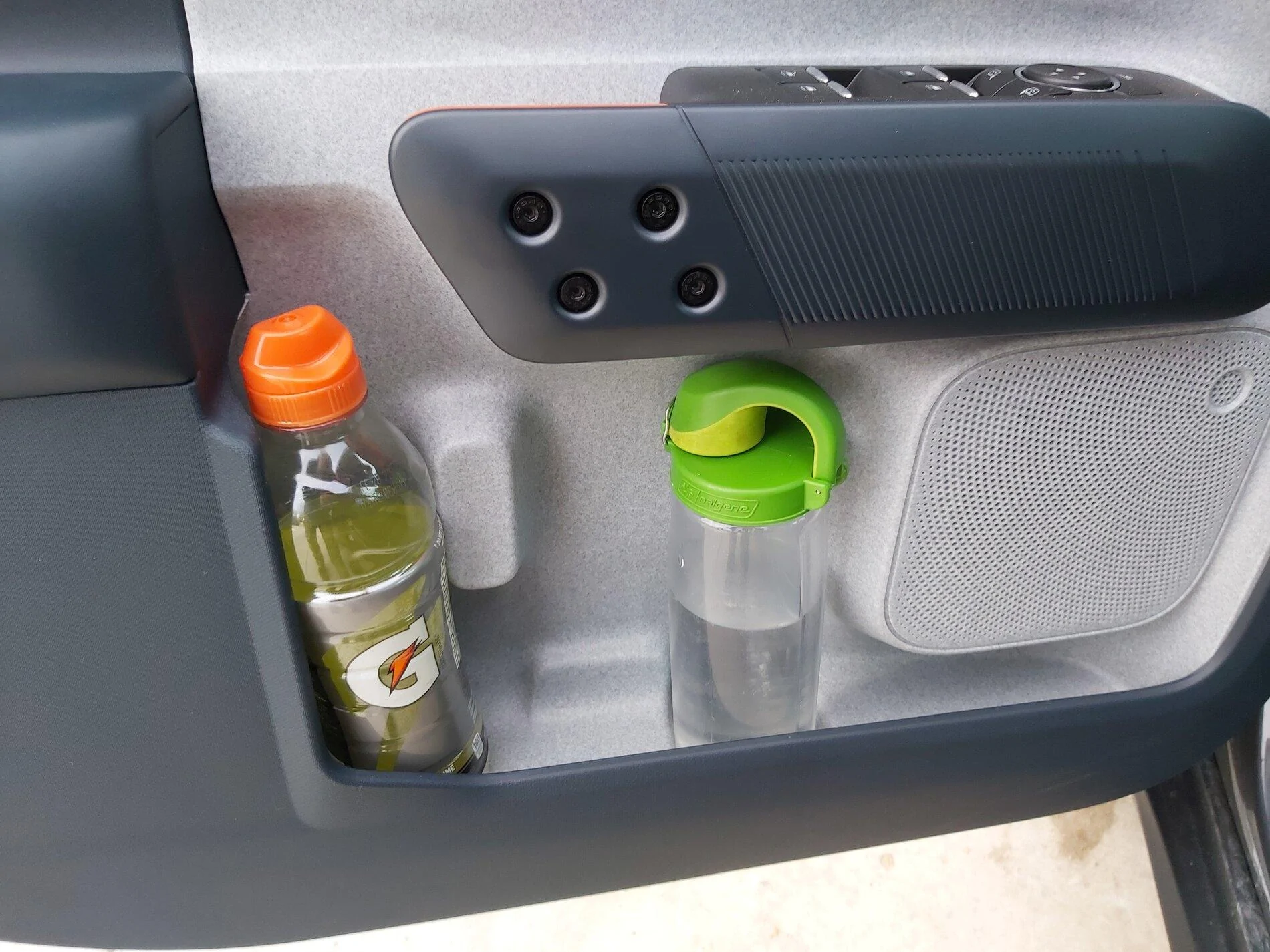 Ford Maverick Sorry - I have to ask... (1L water bottles storage) 20211126_135857