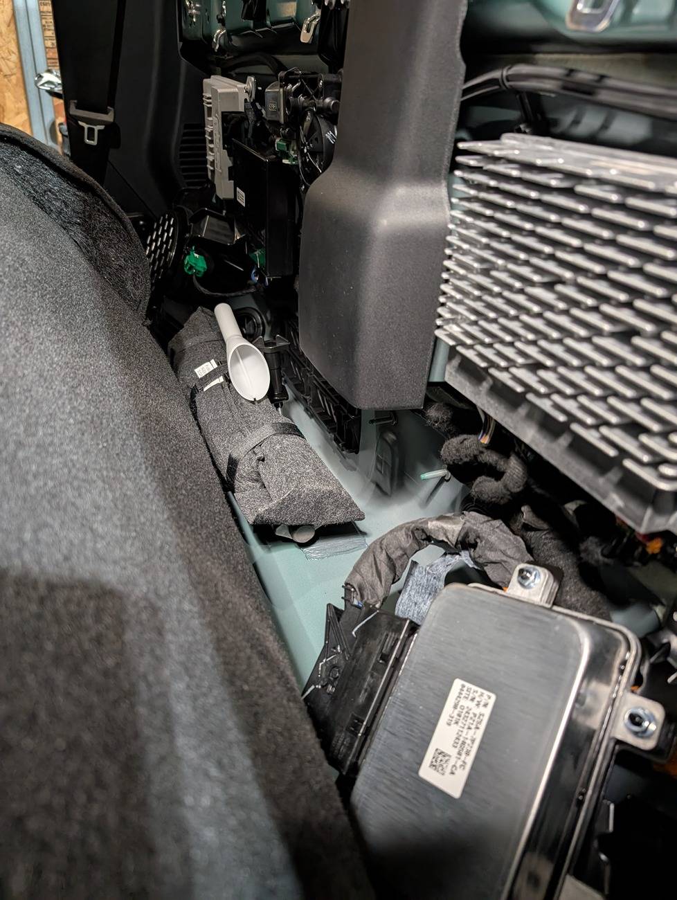 Ford Maverick 2025 Maverick Lariat Hybrid Behind Rear Seat PXL_20250203_193514238