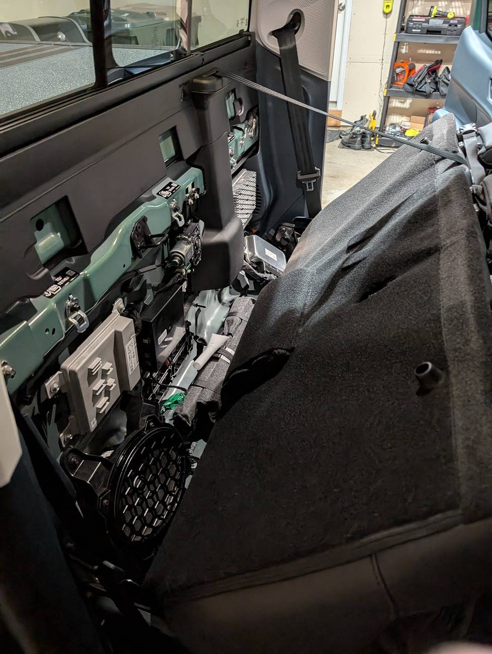Ford Maverick 2025 Maverick Lariat Hybrid Behind Rear Seat PXL_20250203_193448063.MP