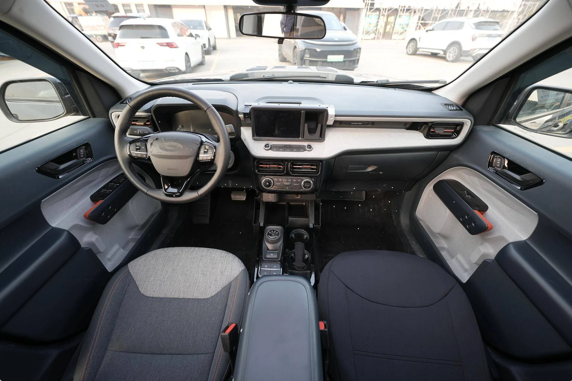 1738738723694-lv.jpg
